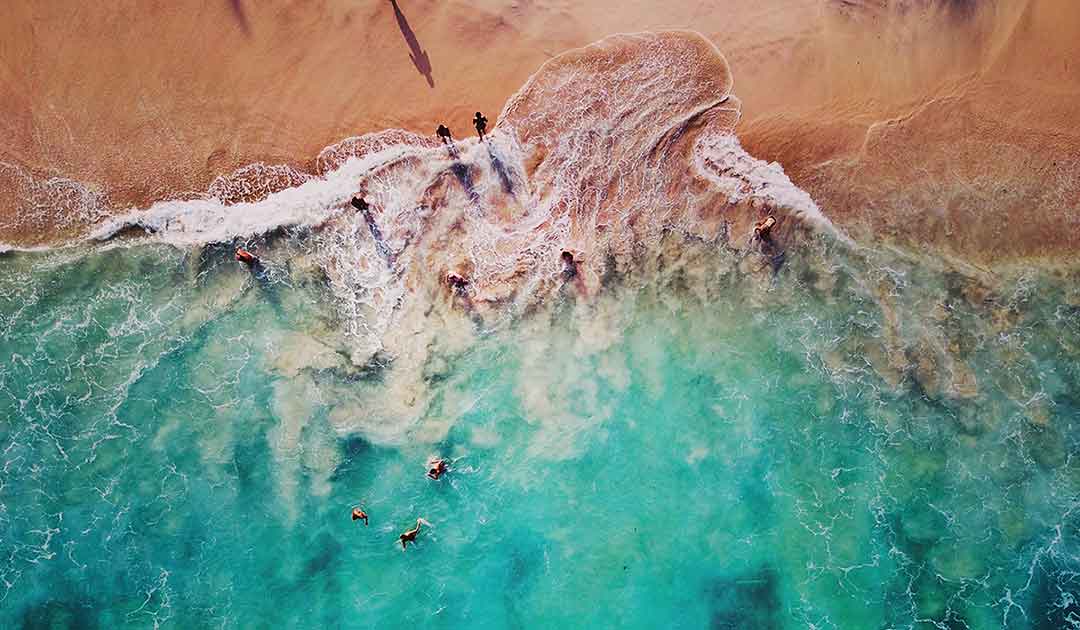 travel-layout-video-bg